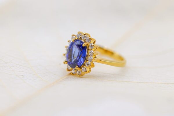 Blue sapphire and White sapphire ladies ring - Image 2