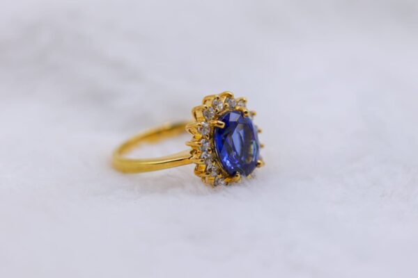 Blue sapphire and White sapphire ladies ring - Image 3